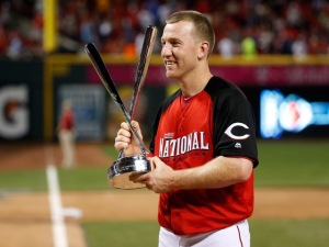 CINCINNATI, OH - JULY 13:  National League All-Star Todd Frazier #21 of the Cincinnati Reds celebrates with the trophy after winning the Gillette Home Run Derby presented by Head & Shoulders at the Great American Ball Park on July 13, 2015 in Cincinnati, Ohio.  (Photo by Rob Carr/Getty Images)